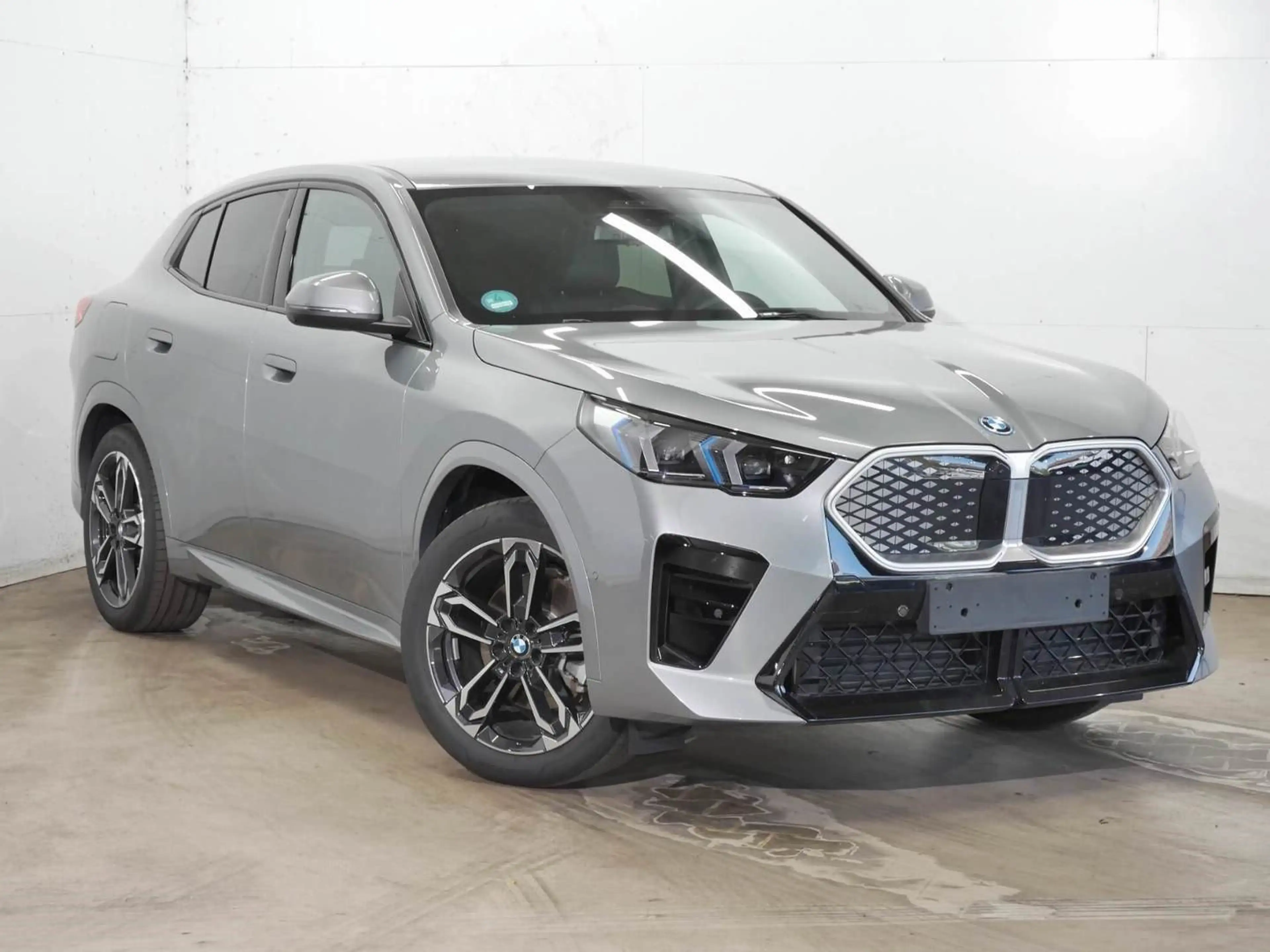 BMW iX2 xDrive30 |Aktivsitz |M Sportpaket |19 M LMR — photo 11