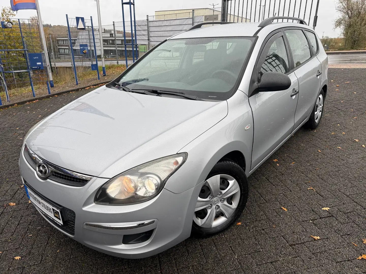 Hyundai i30 1.4L cw Edition+ Klima-ZV-Tüv Neu Grau - 2