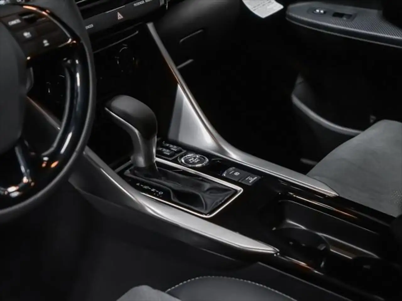 Mitsubishi Eclipse Cross снимка Mitsubishi Eclipse Cross