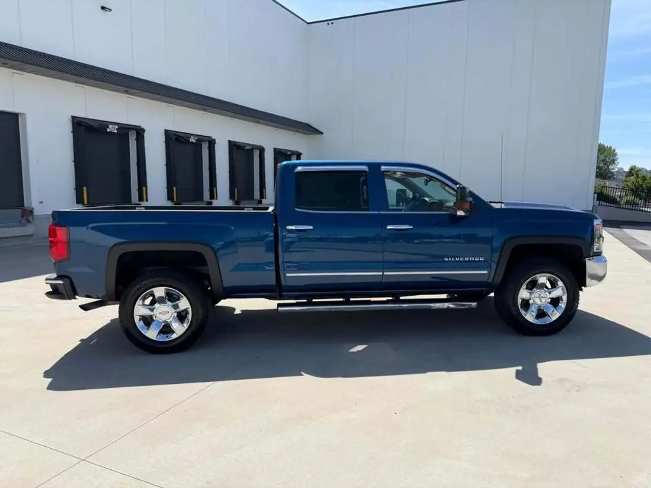 Chevrolet Silverado 1500 снимка Chevrolet Silverado 1500