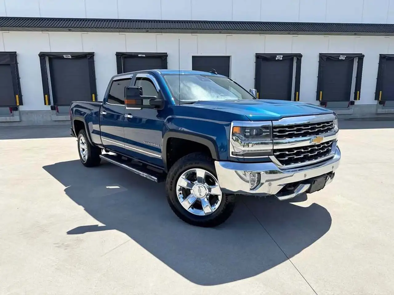 Chevrolet Silverado 1500 снимка Chevrolet Silverado 1500