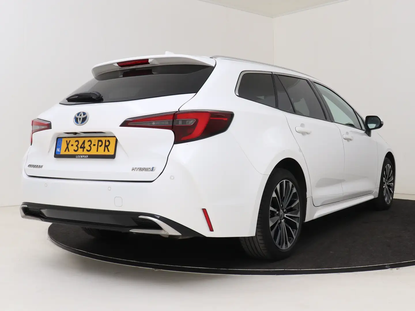 Toyota Corolla Touring Sports 1.8 Hybrid First Edition Wit - 2