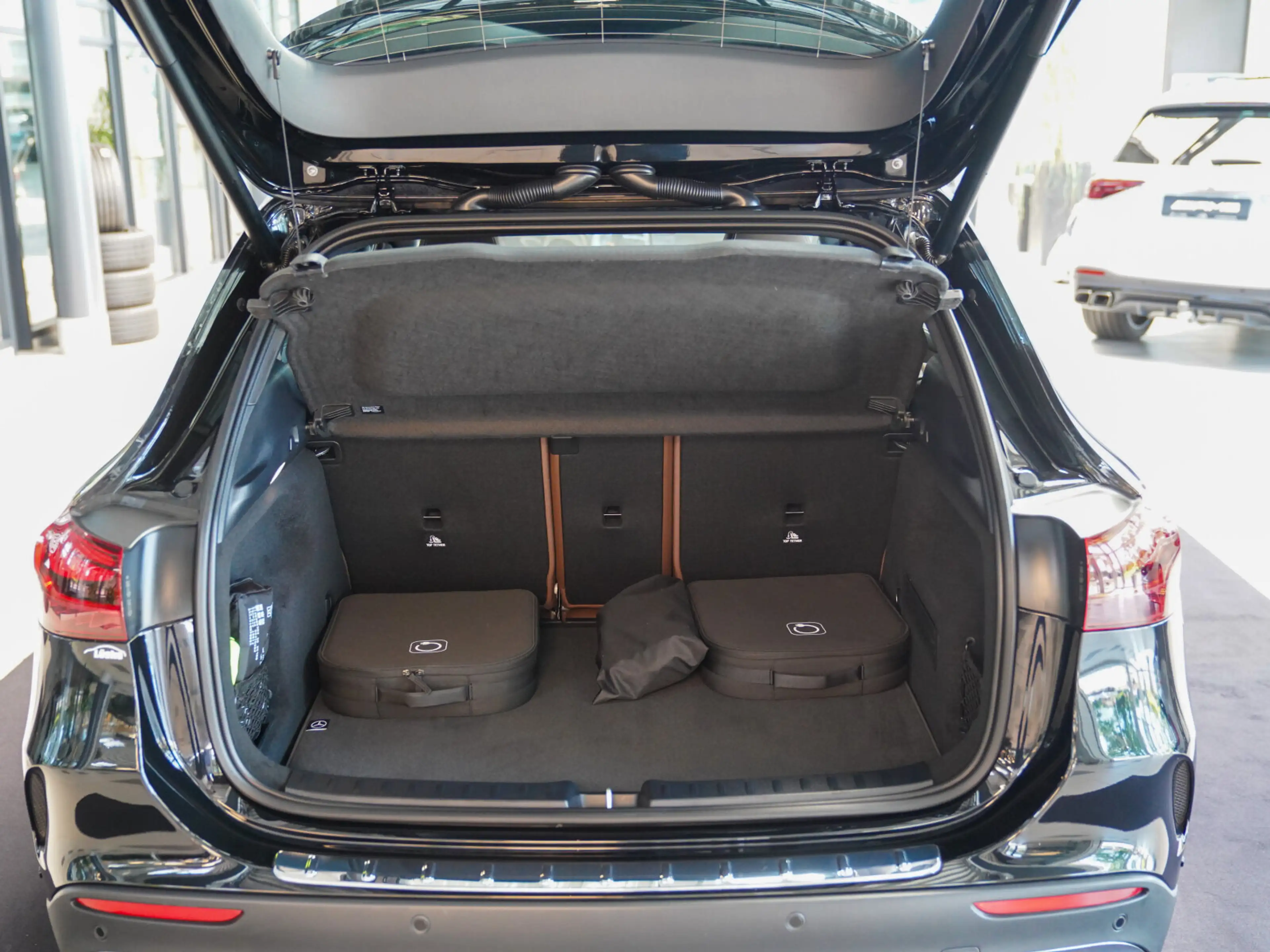 Mercedes-Benz GLA 250 GLA 250 e AMG Line bahiabraun AHK MULTIBEAM DAB — photo 5