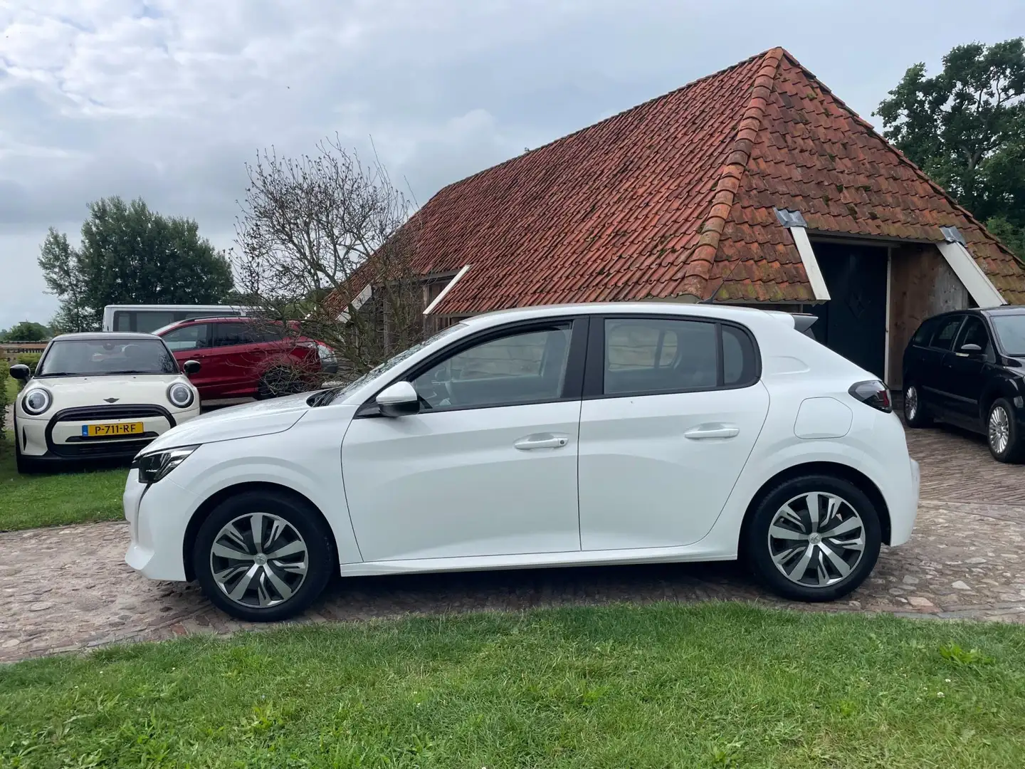 Peugeot 208 1.2 PureTech Active-102PK-NL auto-Carplay-Parkeerh Wit - 2
