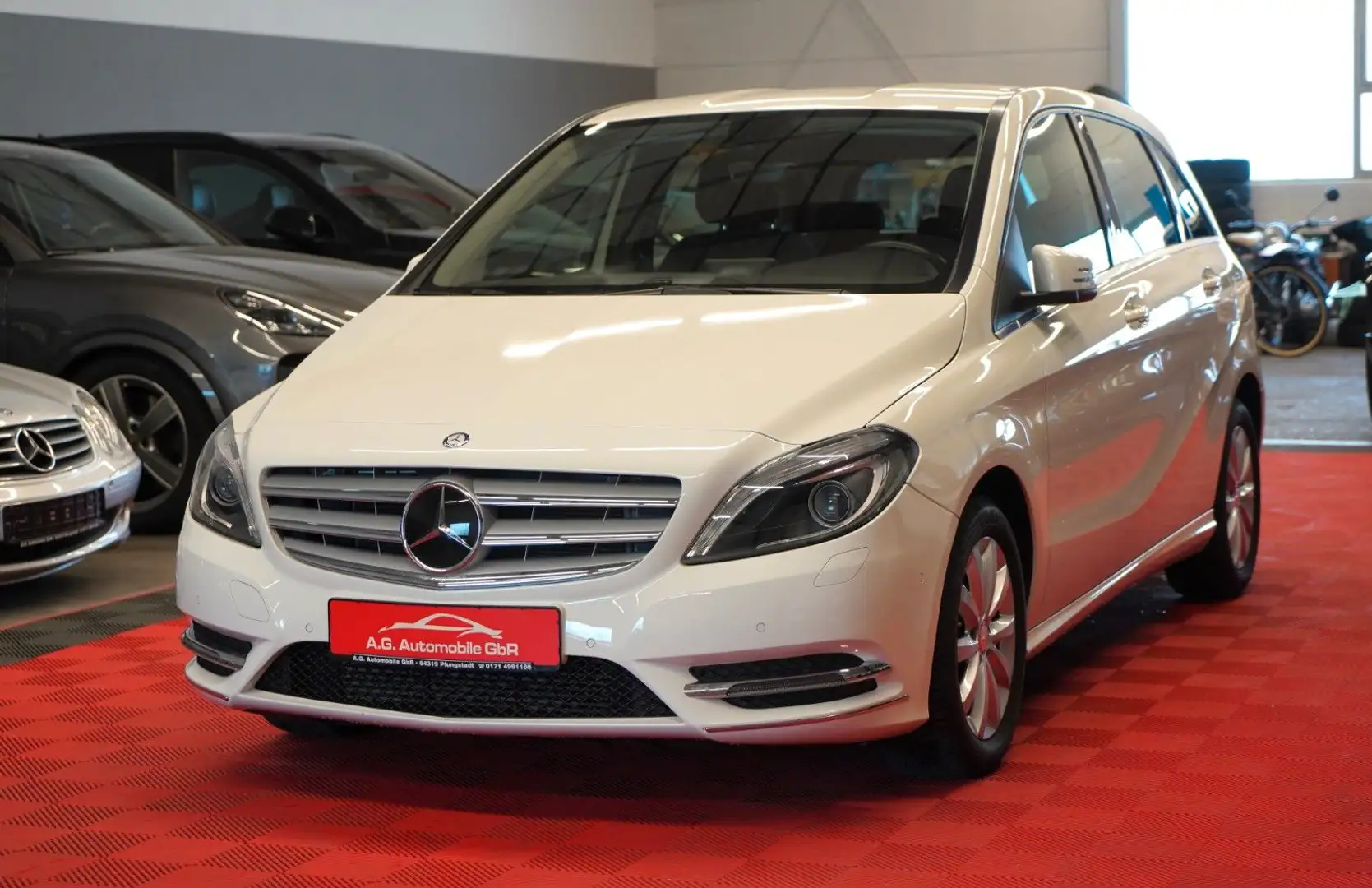 Mercedes-Benz B 180 Bi-Xenon*Rückfahrk*Kllima*6Gang* Weiß - 1