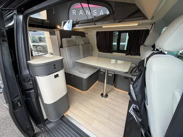 Volkswagen Transporter view 14