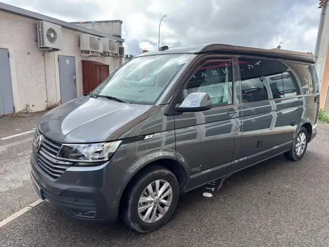 Volkswagen Transporter view 4