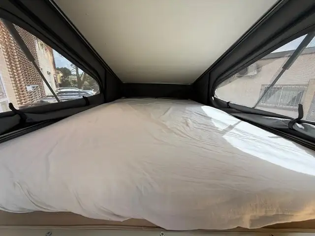 Volkswagen Transporter view 15