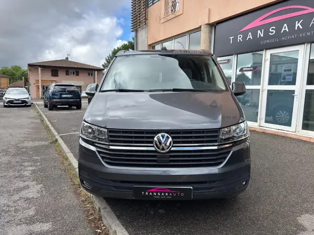 Volkswagen Transporter view 3