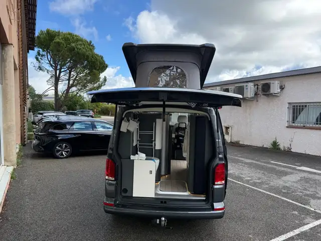 Volkswagen Transporter view 10