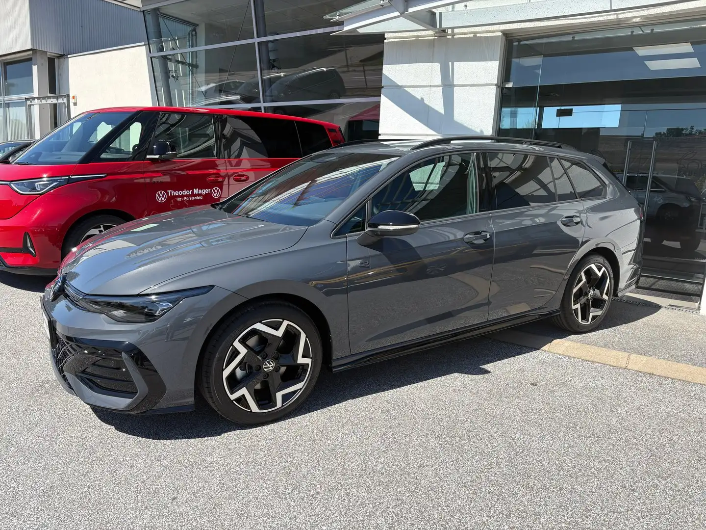 Volkswagen Golf Variant R-Line mHeV DSG Grau - 2
