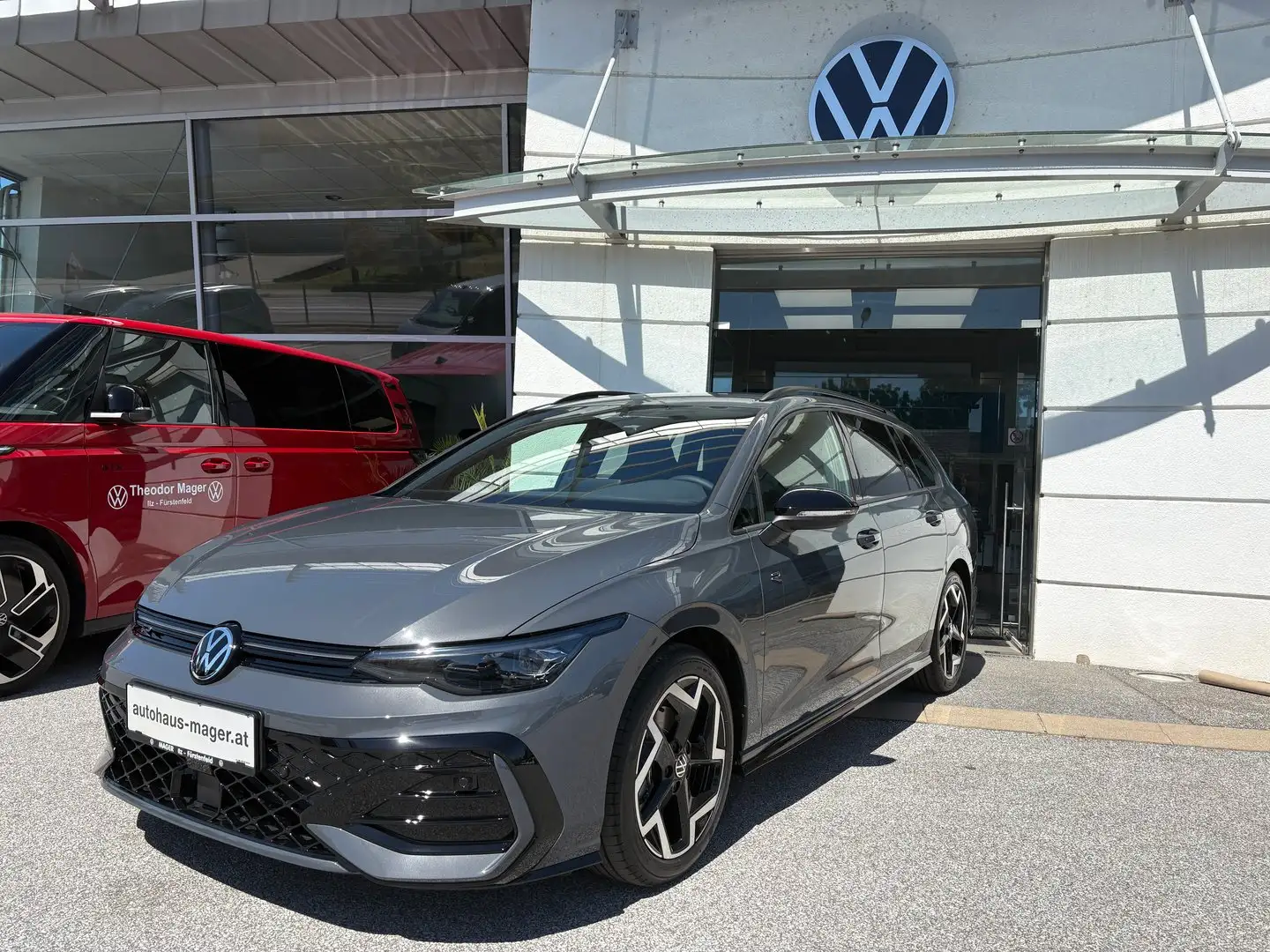 Volkswagen Golf Variant R-Line mHeV DSG Grau - 1
