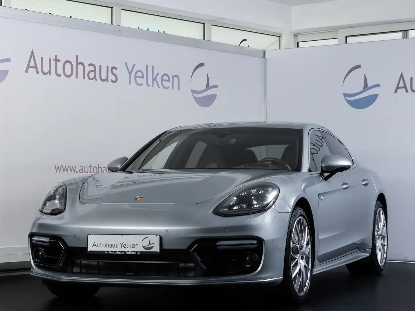 Porsche Panamera 4 E-Hybrid SportDesign *MATRIX*BOSE*21" Silber - 1