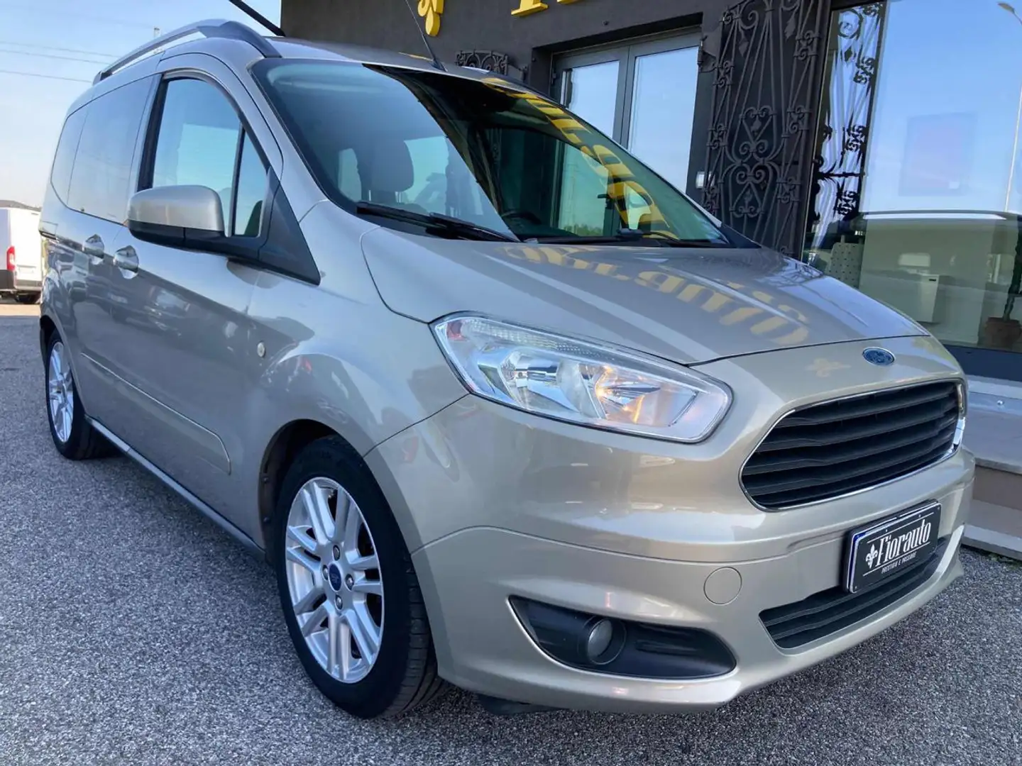 Ford Tourneo Courier 1.0 EcoBoost 100 CV Titanium Beige - 2
