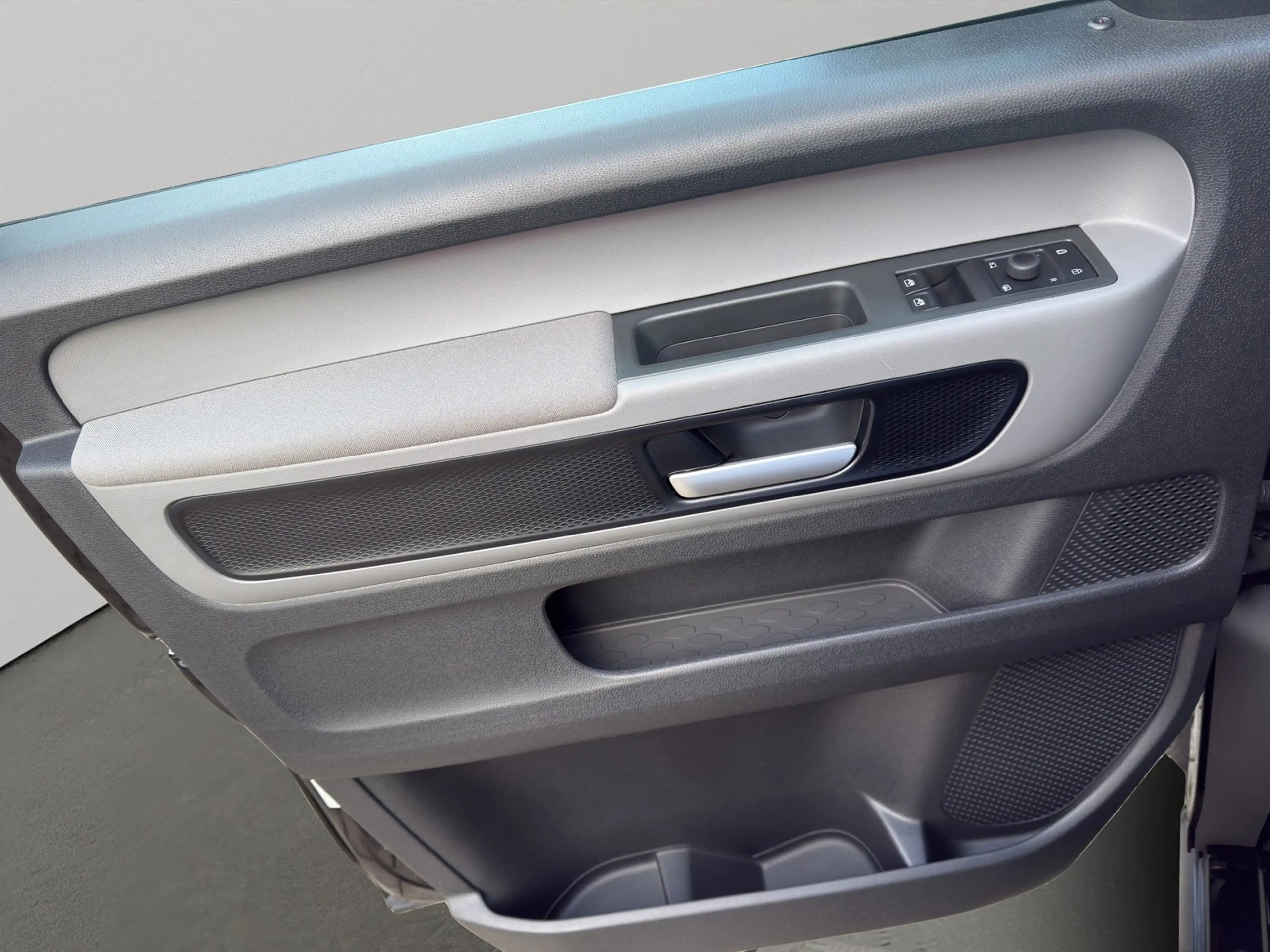 Volkswagen ID. Buzz Pro kurzer Radstand 210 kW (286 PS) Heckantrieb... — photo 12