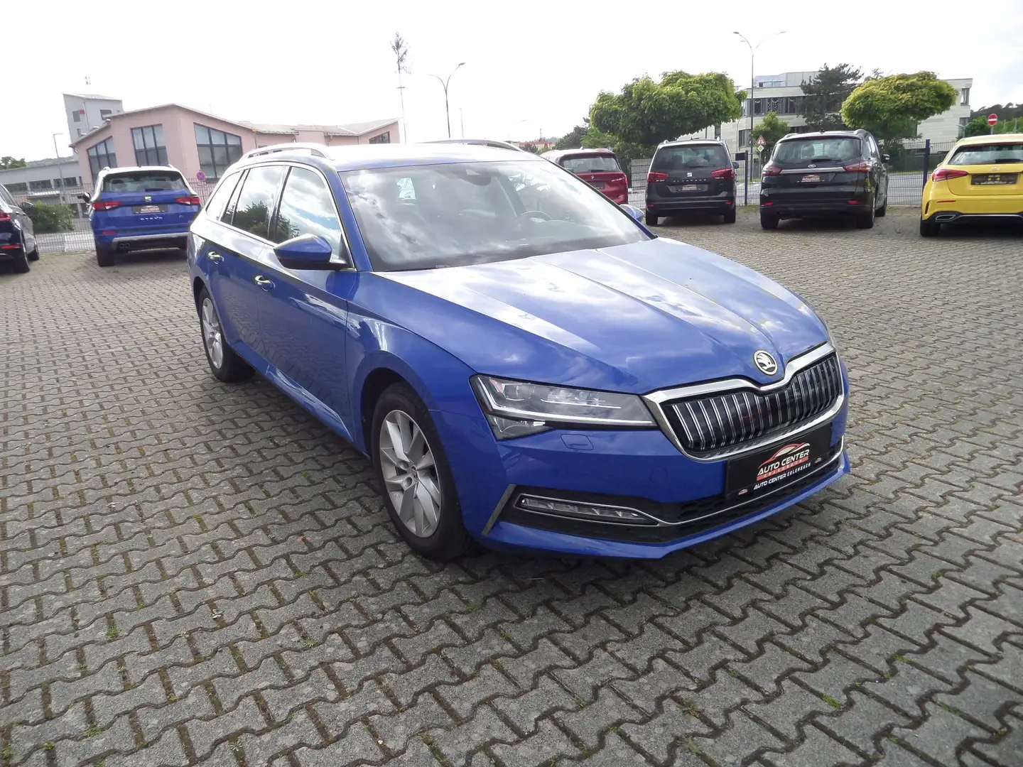 Skoda Superb Style iV Hybrid+Pano-SD+4xSHZ+LED+AHK+Navi+Automat Azul - 1