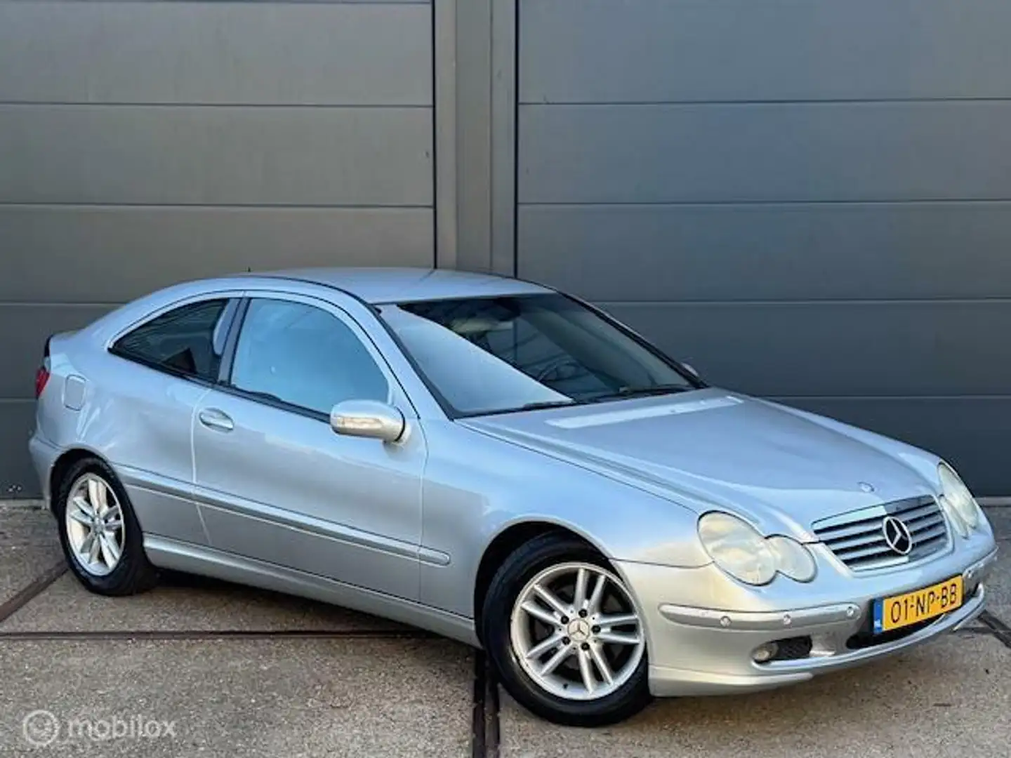 Mercedes-Benz C 180 Sportcoupé Kompressor - CLIMATE CONTROLE - CRUISE Grijs - 2