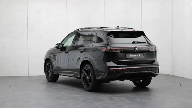 Volkswagen Tiguan view 3
