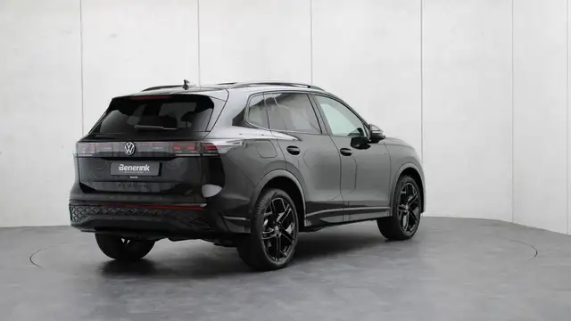 Volkswagen Tiguan view 4