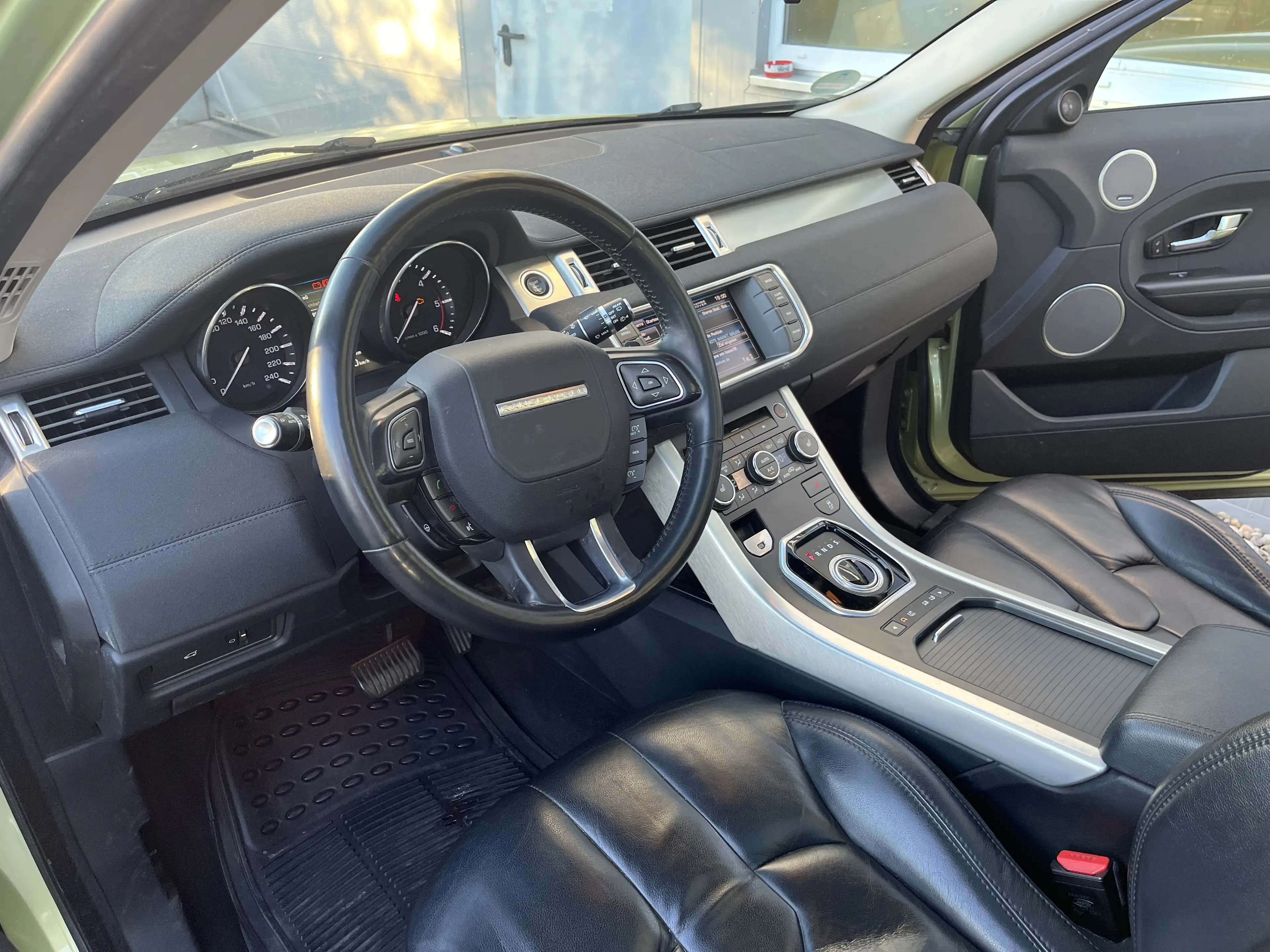 Land Rover Range Rover Evoque Pure — photo 10