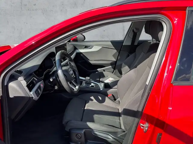 Audi A4 view 12