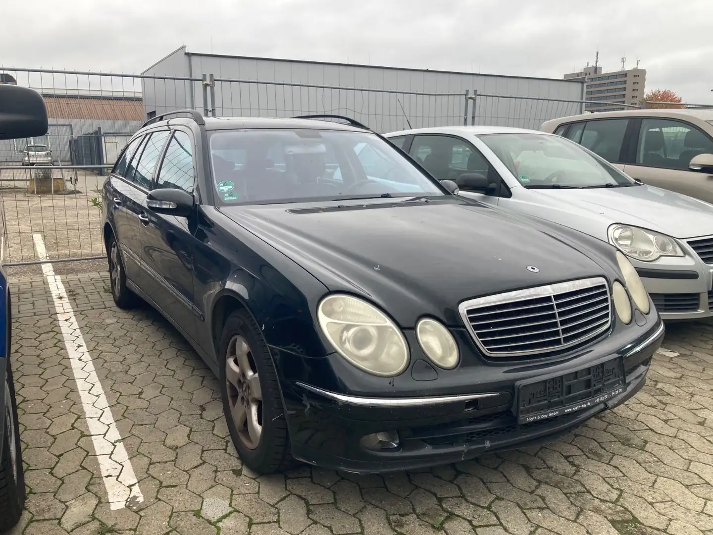 Mercedes-Benz E 220 E220 T CDI*TÜV*KLIMA*EL.FENSTER*SCHIEBED.* Schwarz - 2