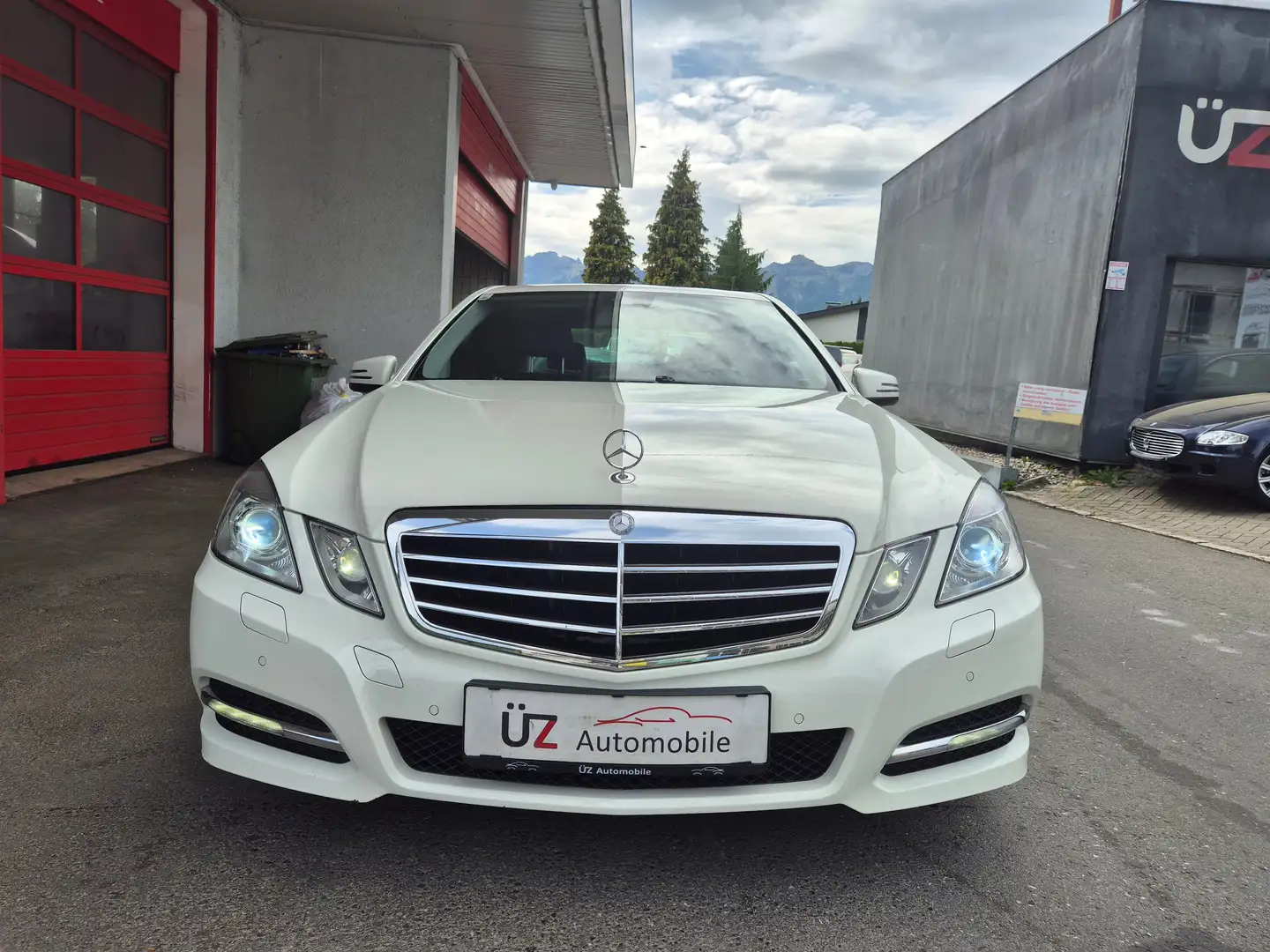 Mercedes-Benz E 220 E 220 CDI BlueEfficiency Weiß - 2