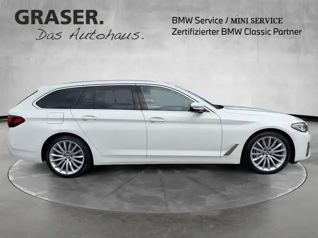 BMW 5 Series view 6
