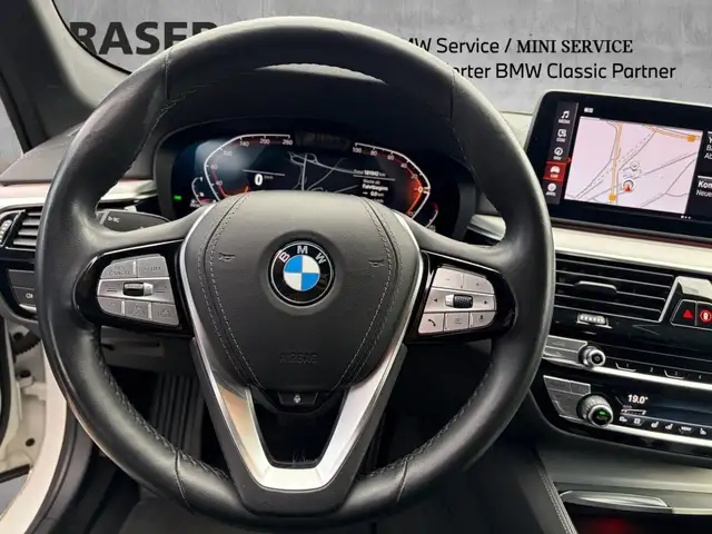 BMW 5 Series view 9