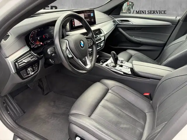 BMW 5 Series view 12
