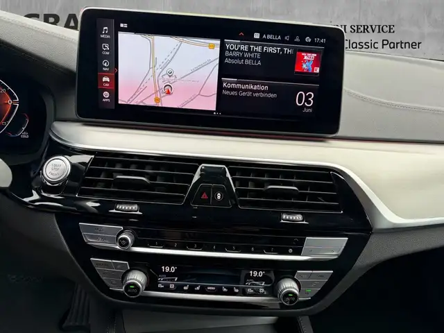 BMW 5 Series view 10