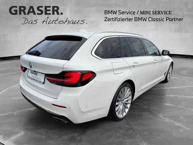 BMW 5 Series view 5