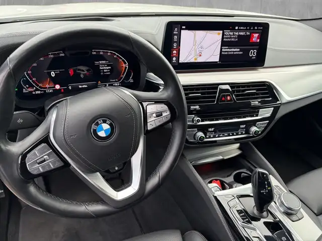 BMW 5 Series view 11