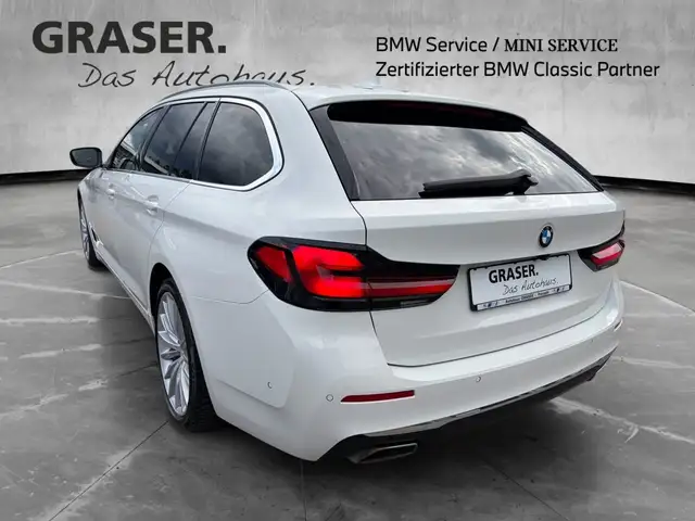 BMW 5 Series view 3