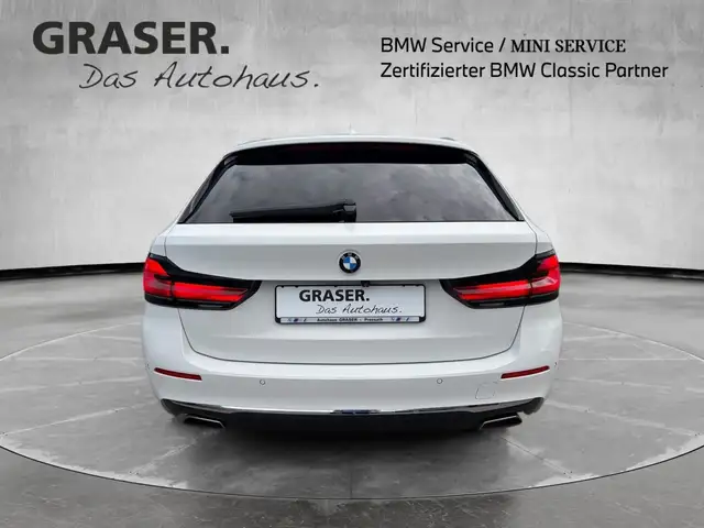 BMW 5 Series view 4