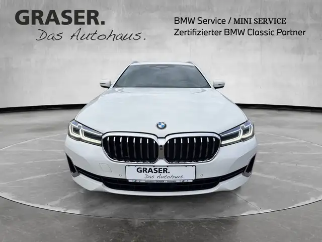 BMW 5 Series view 8