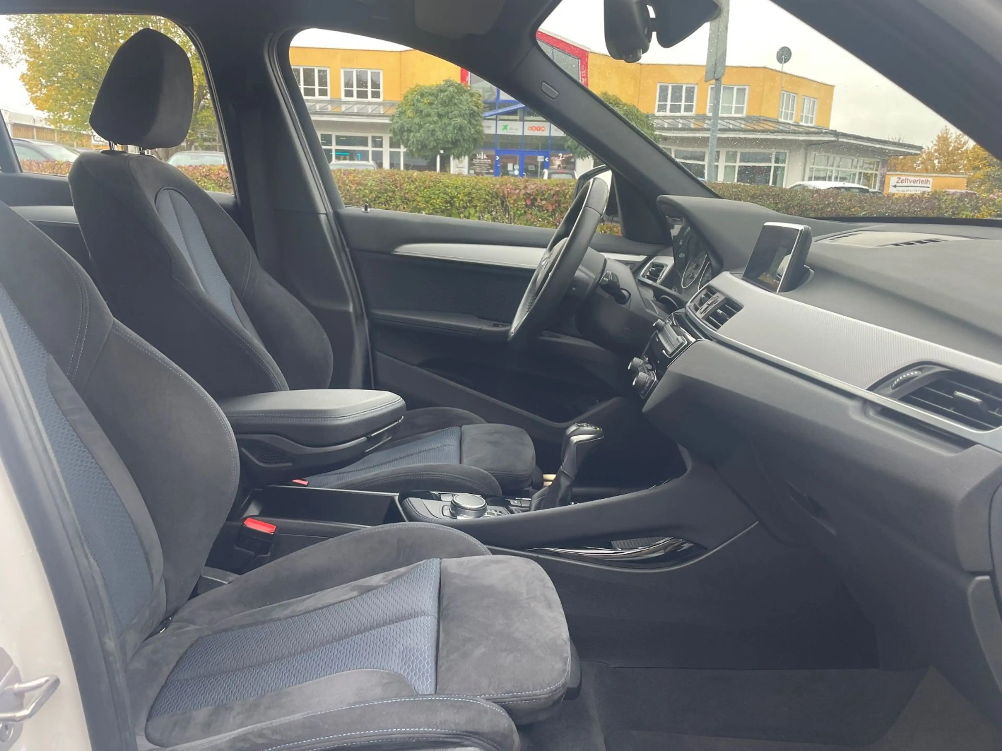 BMW X1 xDrive 20 i M Sport/AHK/mtl.259€ — photo 12