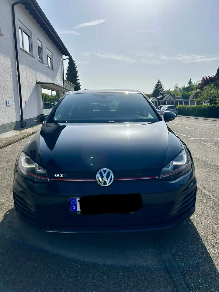 Volkswagen Golf GTI