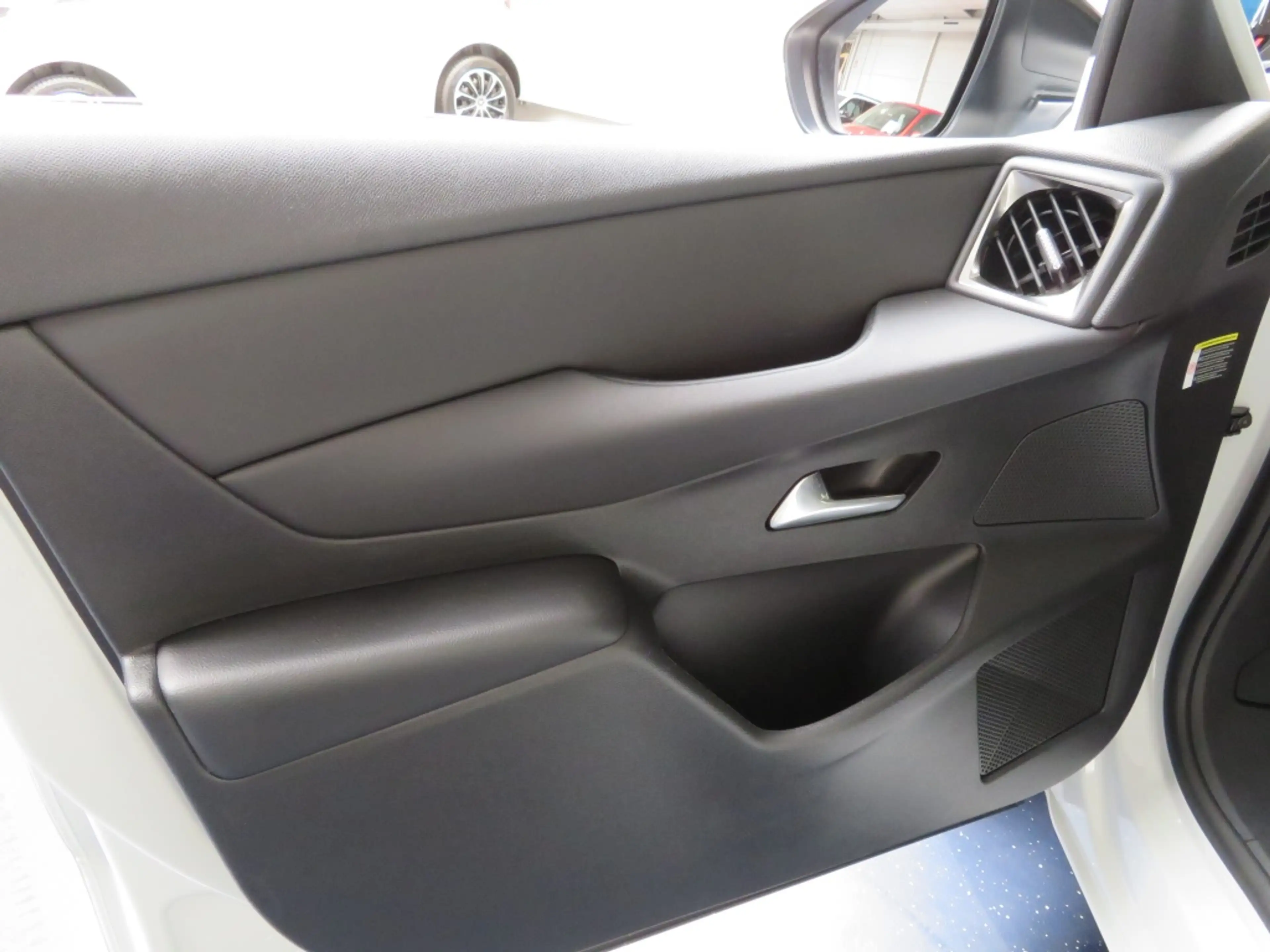 DS Automobiles DS 3 Crossback 1.2 PT Montmartre — photo 20