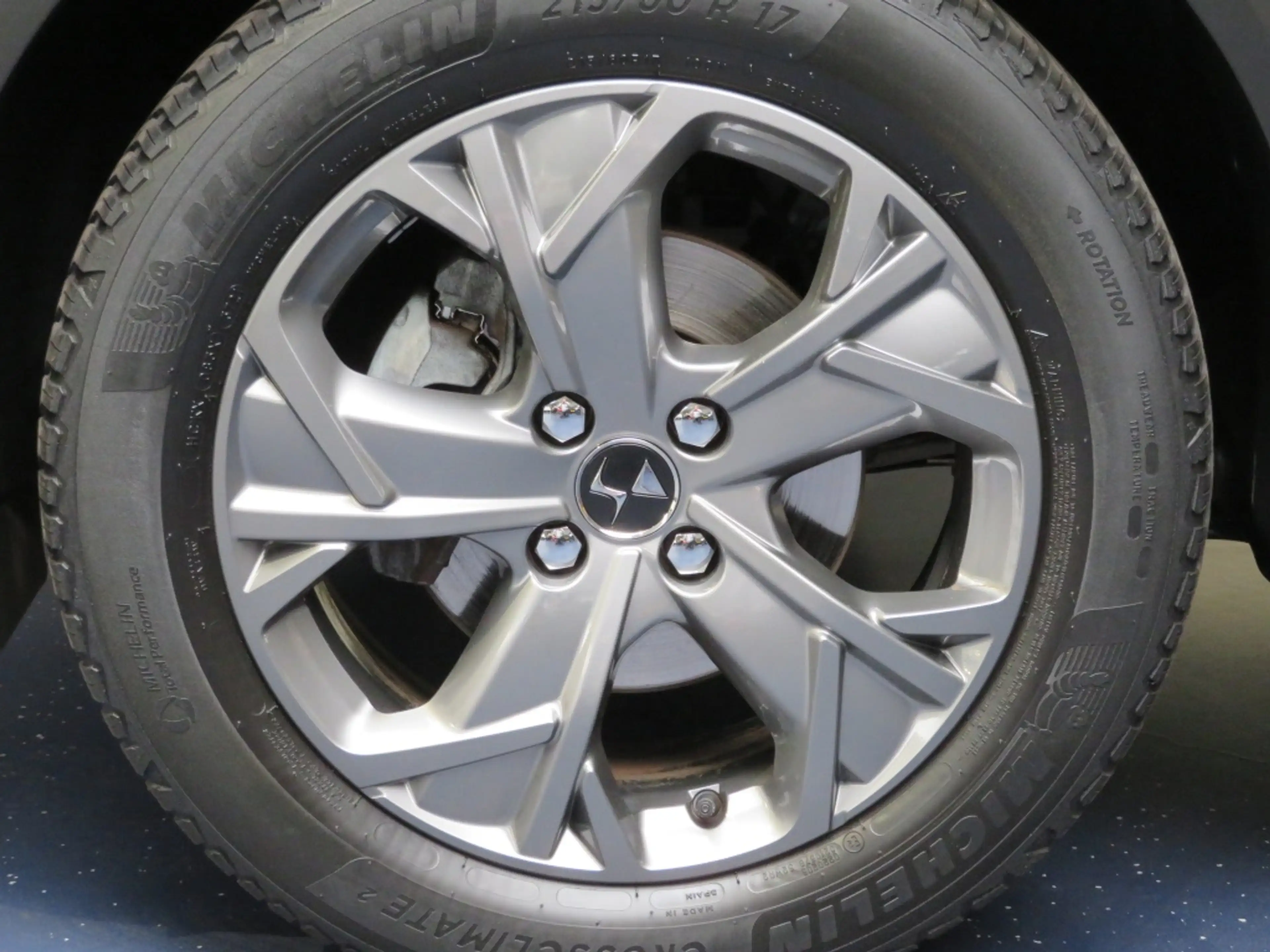DS Automobiles DS 3 Crossback 1.2 PT Montmartre — photo 24