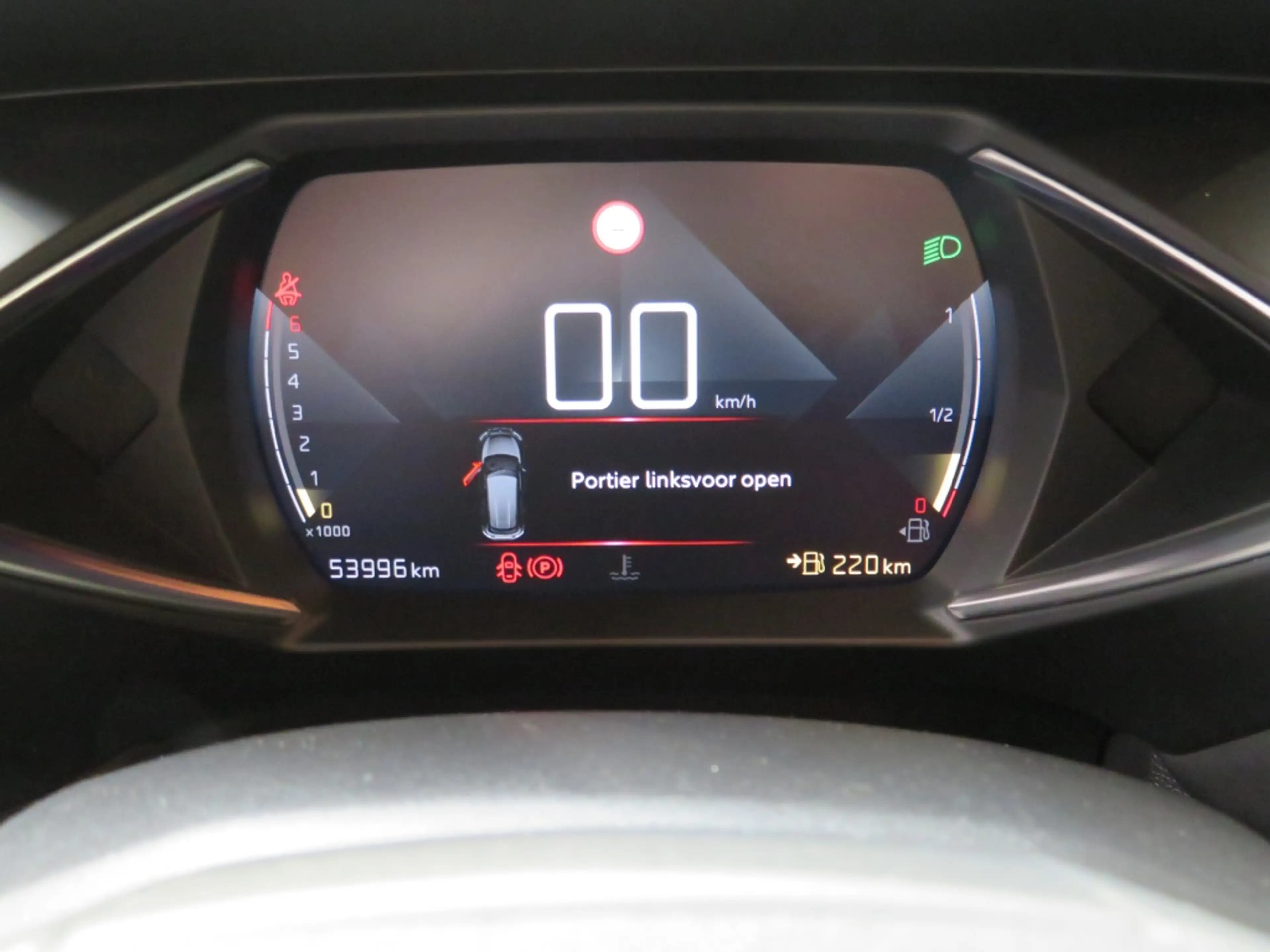 DS Automobiles DS 3 Crossback 1.2 PT Montmartre — photo 17