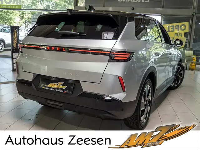 Opel Grandland view 3