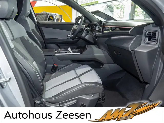 Opel Grandland view 2