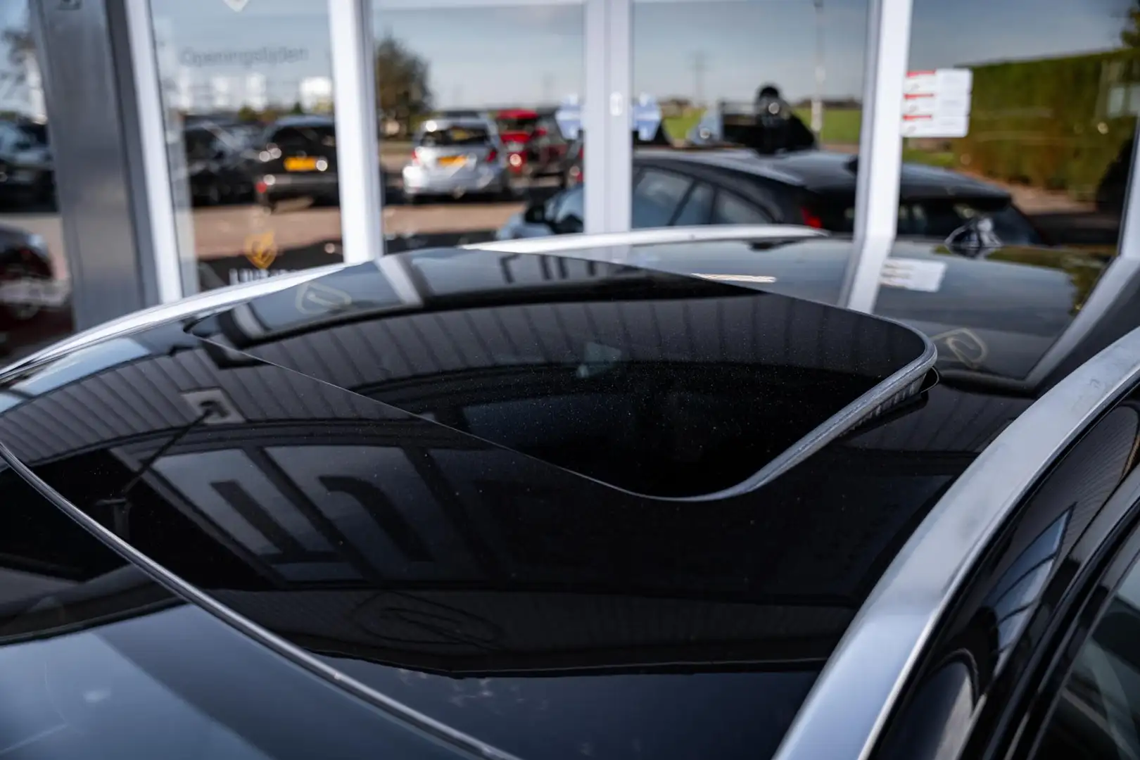 Volvo V60 Cross Country 2.0 T5 245pk Polar+ Schuifdak Harman/Kardon Leder Zwart - 2