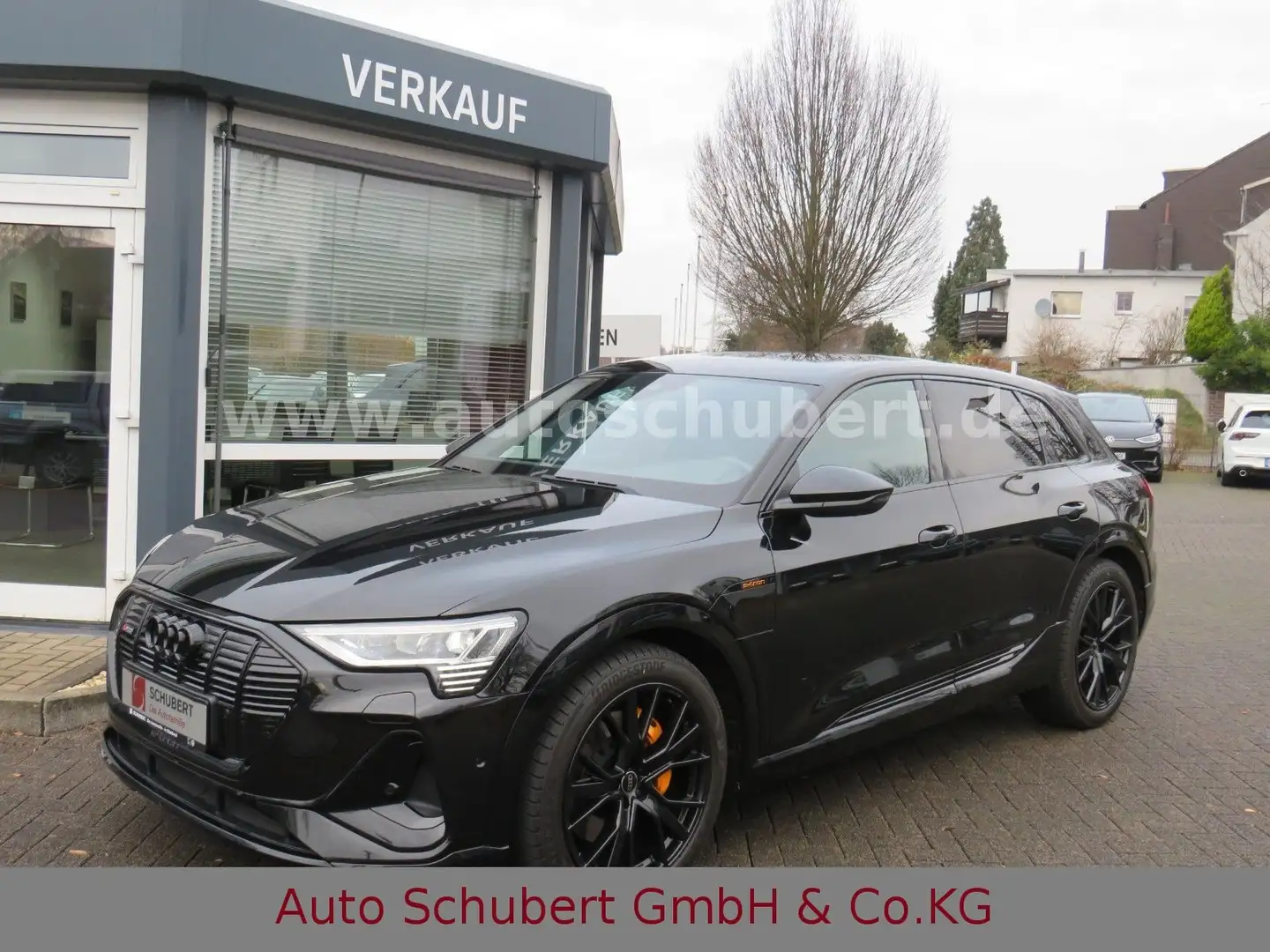 Audi e-tron 55 quattro S line Schwarz - 1