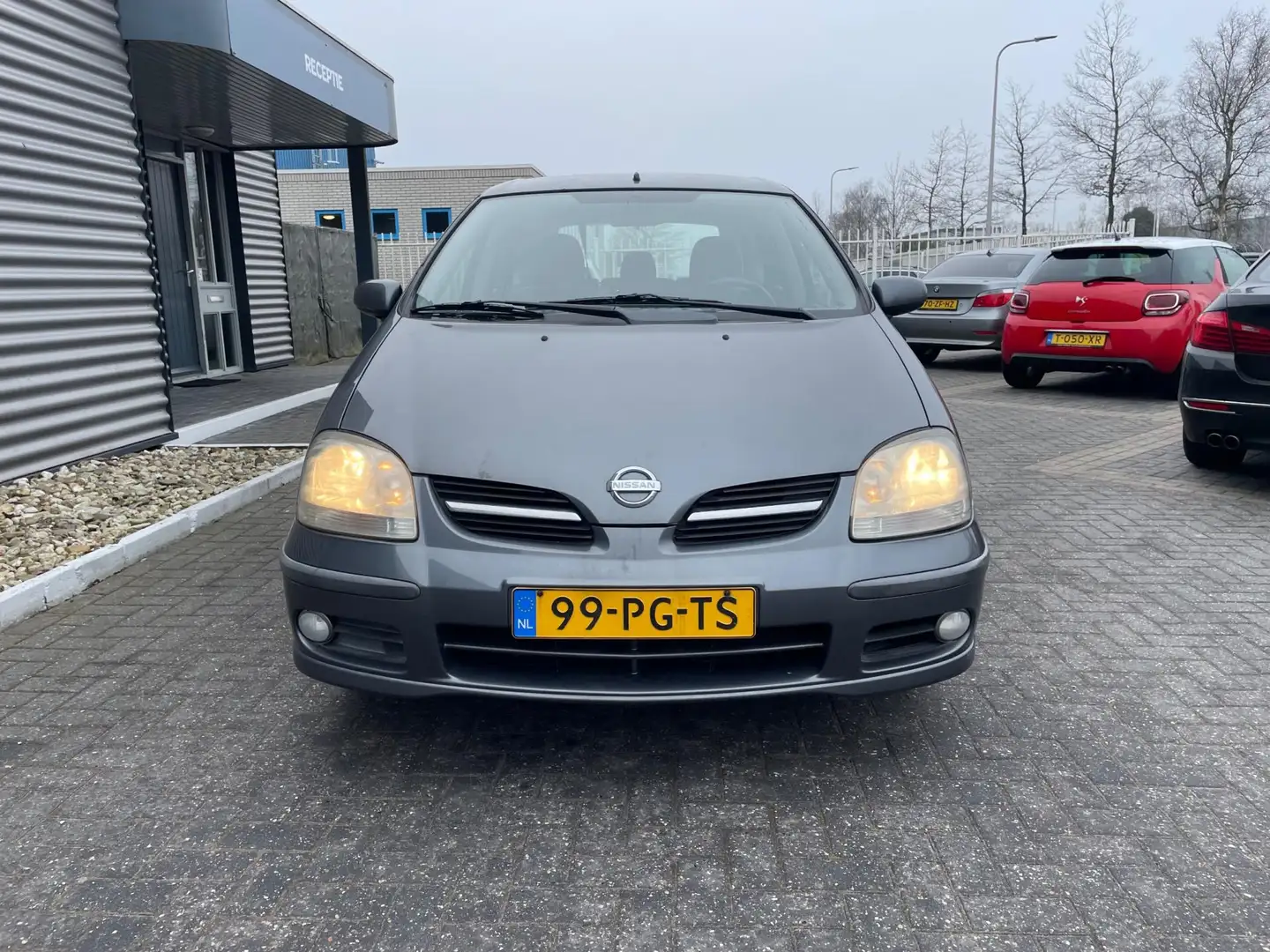 Nissan Almera Tino 1.8 Acenta Grau - 2