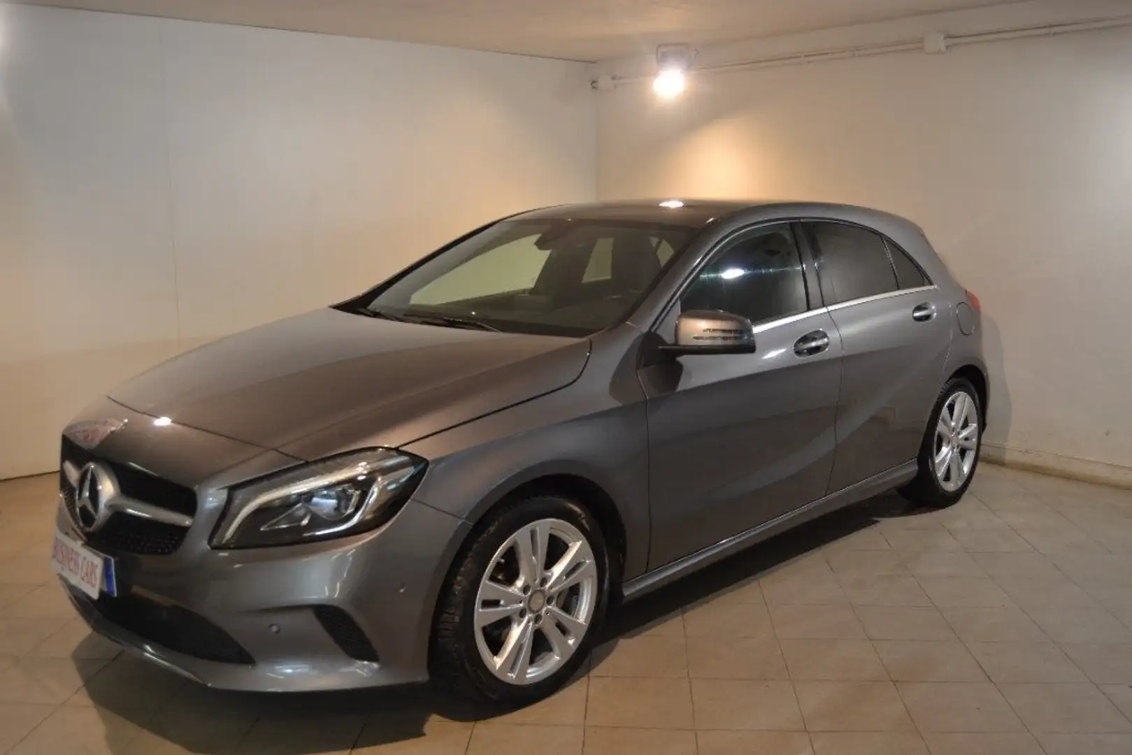 Mercedes-Benz A 180 d Automatic Premium Gris - 1