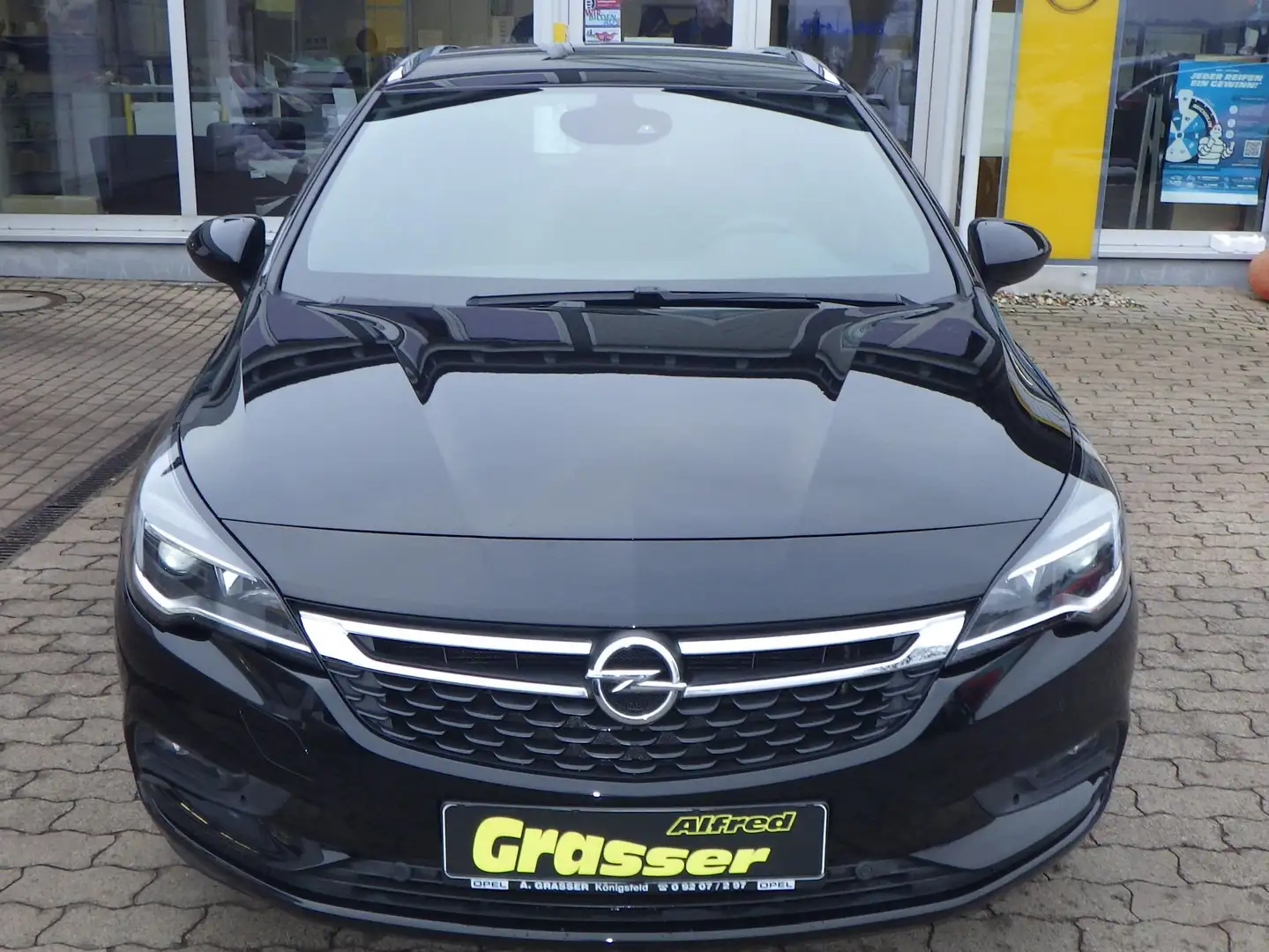 Opel Astra Dynamic Schwarz - 1