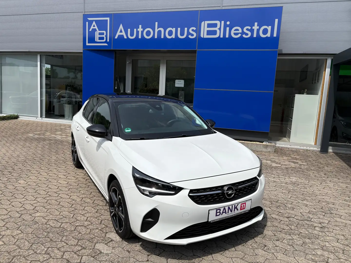 Opel Corsa Elegance 1.2 Weiß - 1