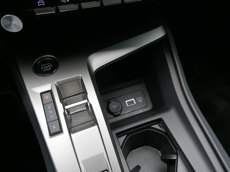 Peugeot 408 1.6 HYbrid 225 EAT8 GT — photo 28